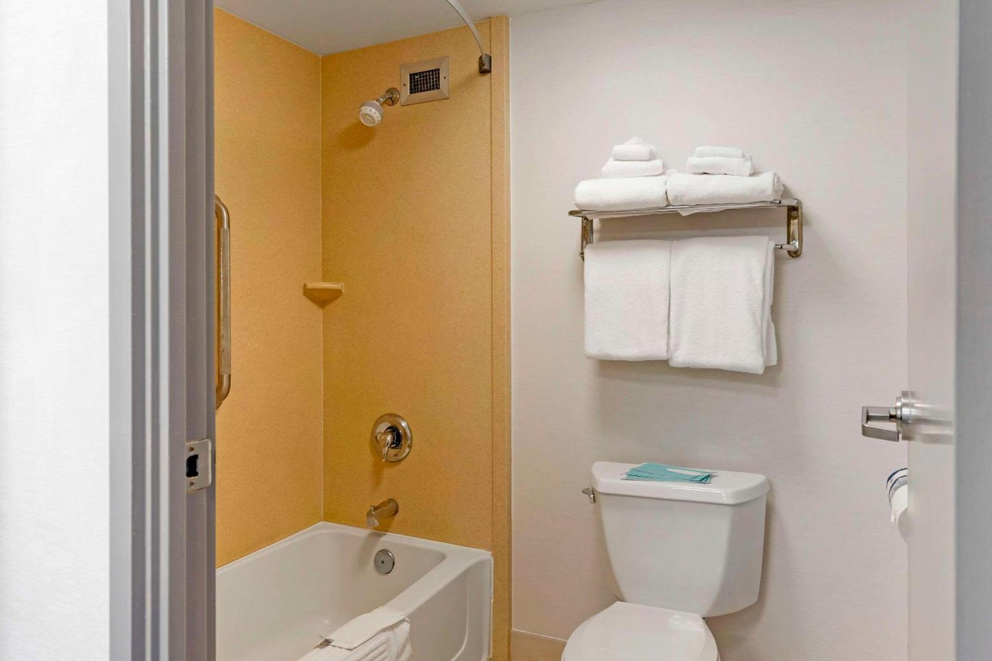Comfort Inn & Suites Watertown - 1000 Islands Exteriér fotografie